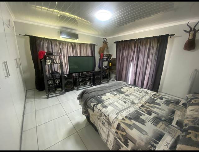 5 BEDROOM HOUSE FOR SALE IN MULLERSTUINE